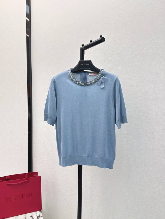 Vltn 24Ss 春夏最新款立体水钻装饰针织衫定制yb全羊毛材质 亲肤舒适 透气性好 胸前领口水钻装饰 点缀整体 优雅气质 百搭显瘦 黑色显瘦 白色清爽背心剪 - 点击图像关闭