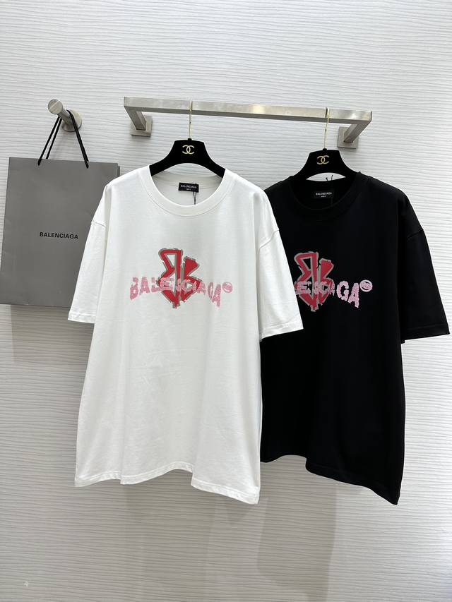 Balenciaga 巴黎世家2Ss 限定款 双b粉色叠加logo 印花短袖t恤 原版开模打造 全套定制辅料 采用实打实280G 100%纯棉 定织定染！Siz