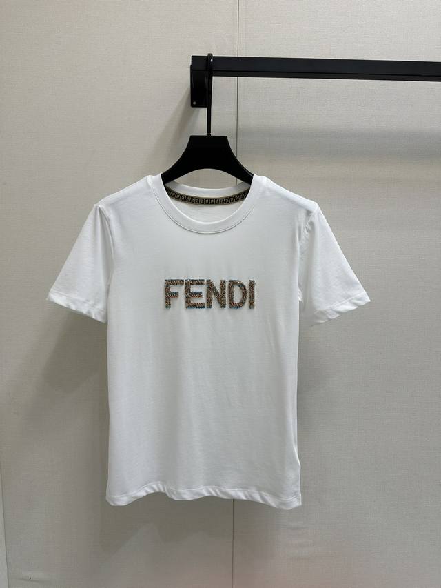 原版开发 高版本 Newfend* 24Ss春夏新款。重工工艺款。纯手工串珠亮片刺绣，原版1:1。专柜原版进口棉面料 惬意随意百搭显瘦、简约自由充满活力，低调有