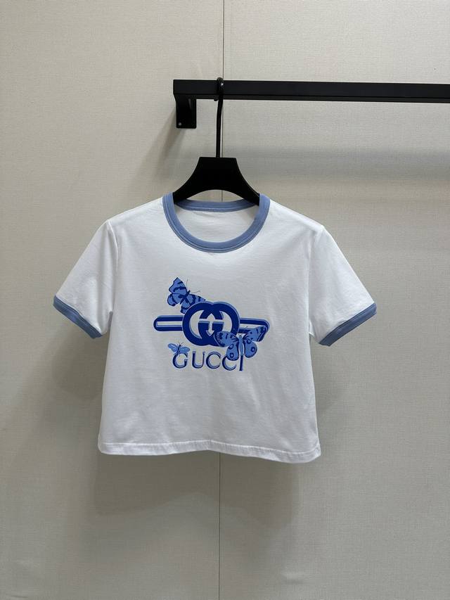 原版开发 高品质 Guc*I 24Ss春夏新款 Logo印花短袖t恤 休闲风格服饰尽展率性风范。T恤采用落肩设计、合身款剪裁，同时匠心融蕴各式标志性装饰。这款柔