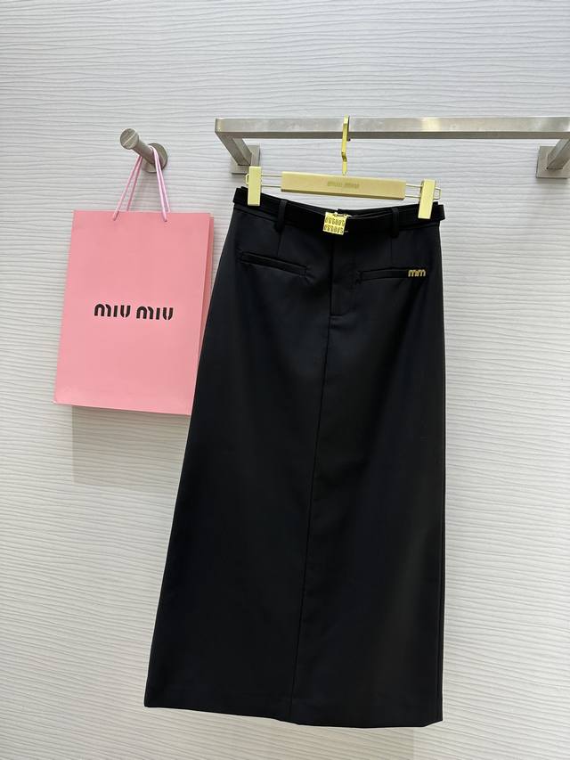 Miumi2Ss中长款半裙 时髦高级 腰部配送定制miu字母腰带 收腰显瘦 完美拉长腰线 利落剪裁 四季穿款 超级百搭 高品质定制 现货首发size：S M L