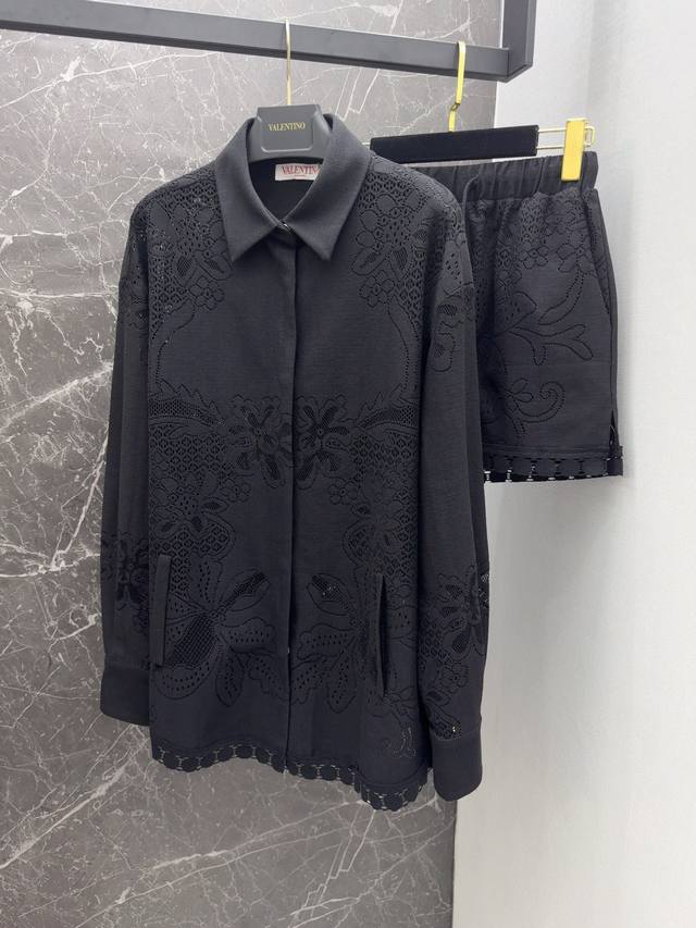 P上衣 短裤 Vltn 24Ss 重工镂空织花套装 整件衣服全部定位织花原版定位织花费工费料 重工奢华神秘又高贵 版型气质随性优雅 经典不挑人上身超显瘦 美到入