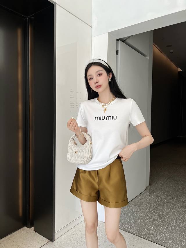 套装 Miu Miu*2024夏季新款 圆领字母上衣 字母印花 版型超正 搭配短裤 配腰带 简单休闲 两色四码smlxl