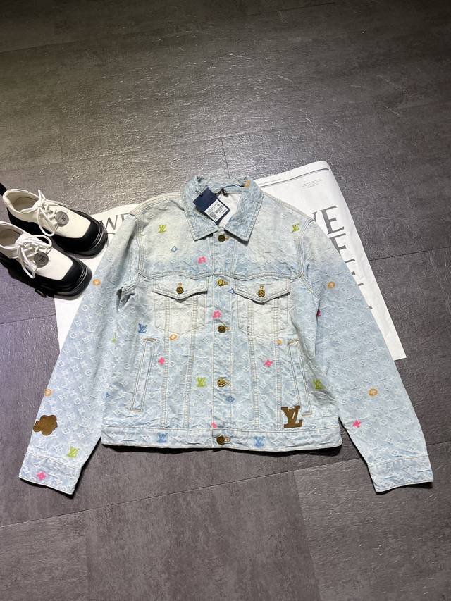 Pp Louis Vuitton 路易威登 Lv联名tyler 提花满印logo糖果系列牛仔外套 明星同款，点缀剪花细节，结合了提花工艺和剪花工艺设计，并融入了 - 点击图像关闭