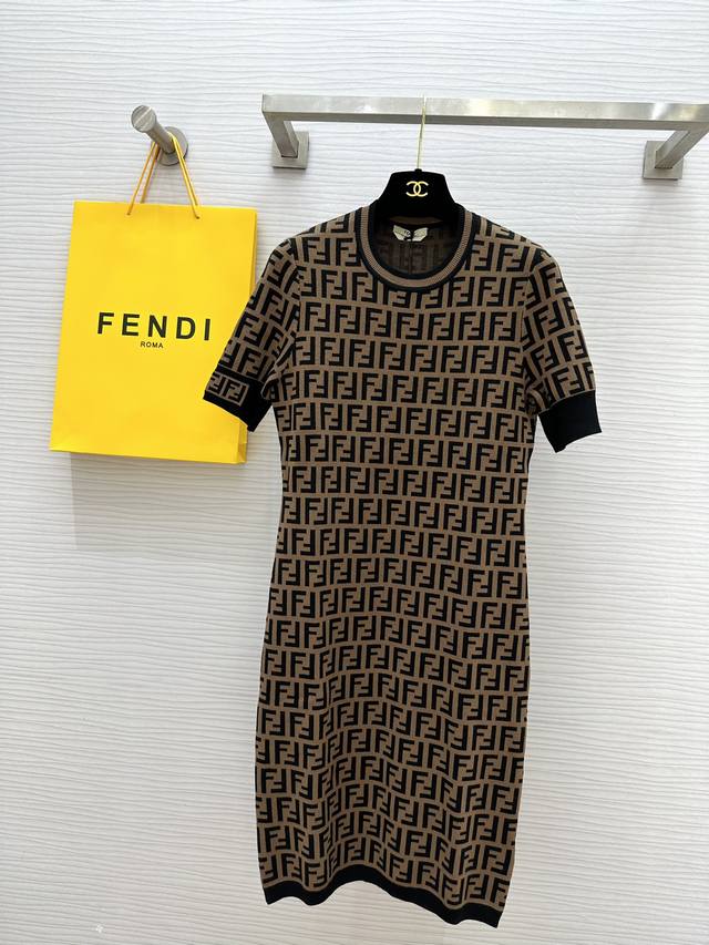 Ffendi 爆品 经典ff老花短袖针织连衣裙 高级时髦 高品质翻单出货size：36 38 40 36码肩宽：36，胸围：82，衣长：94