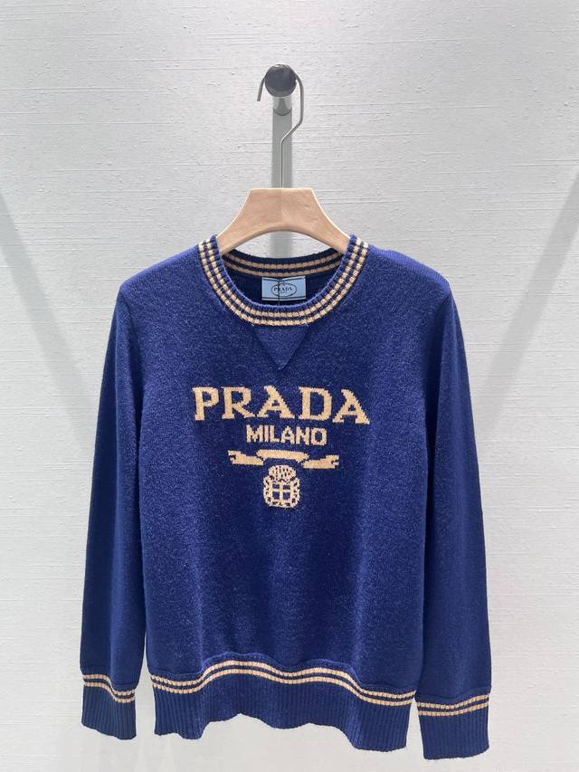 Prad*24Fw早秋新款 Logo提花针织圆领套头毛衣 领袖口下摆撞色条纹包边设计 经典字母logo图案提花装饰 简约时髦百搭 做工品质看细节。现货发售s M