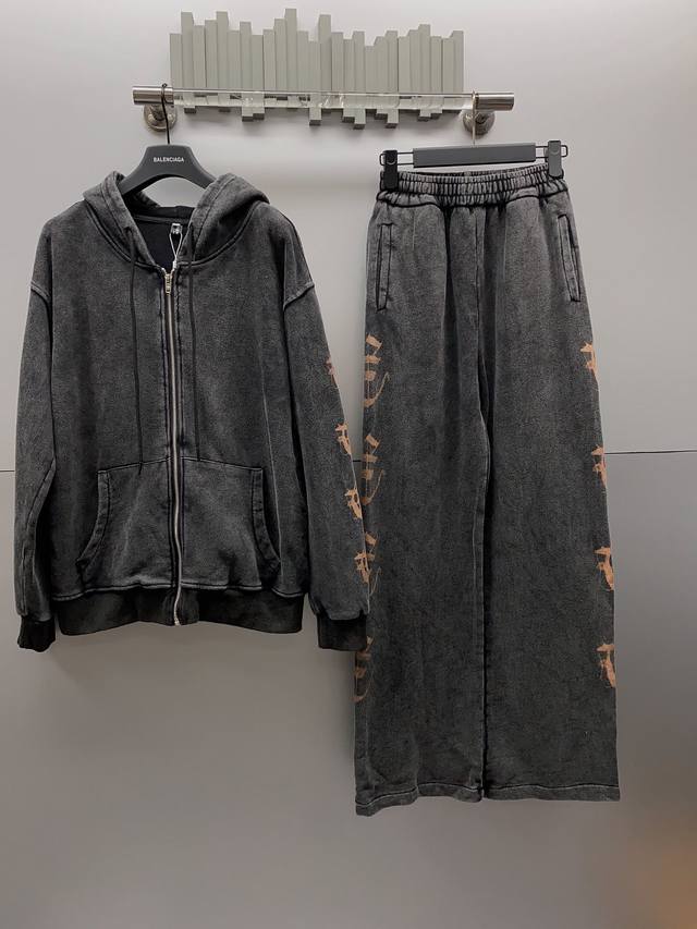 Balenciaga，Blcg 24Fw 泥染拉链外套套装 布行开发的原版一致接近400G的高品质纯棉面料，都是纯棉，原版一致的印花，拉链 成衣洗水全手工对位擦