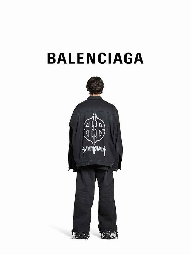 Balencia**巴家24秋季bb Metalstencil男士夹克，中性款型水洗褪色效果背面饰以metal Bbstencil艺术作品印花，经典水洗黑牛仔外