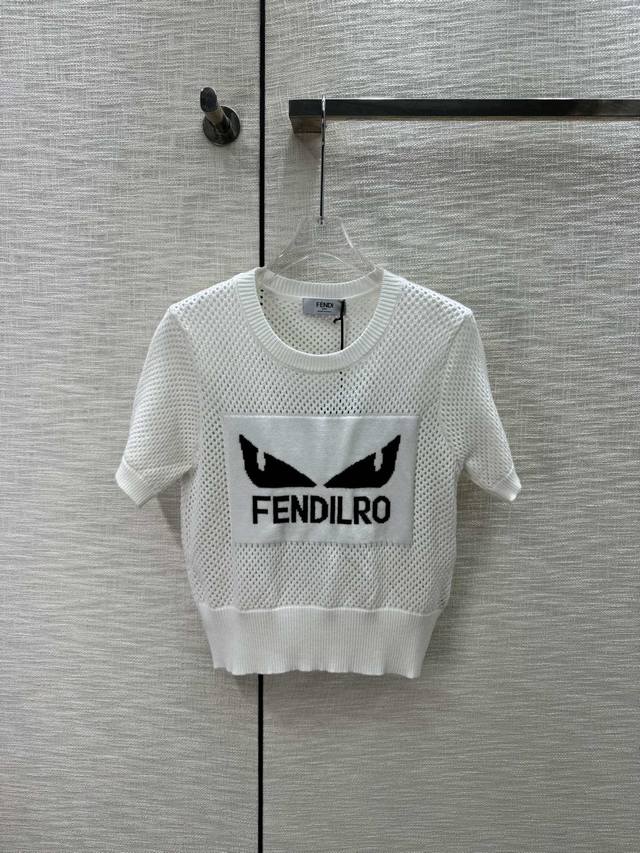 上新原单高端品质 Fend* 2024春夏最新系列！撞色logo针织短袖！标志嵌花logo质感上乘整件镂空设计透气与时尚的完美结合！展现轻盈而活泼的风格！2个色