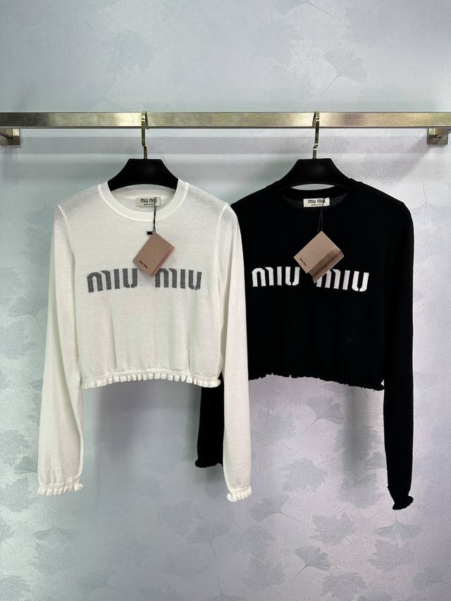 Miumi*新款 亲肤柔软保暖70%羊毛30%桑蚕丝，圆领提花字母图案木耳边针法效果，高级精致，时尚百搭打底衫长袖。 4色3码sml 。