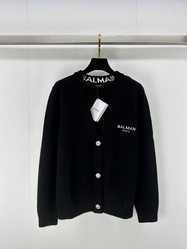 Balmai*上新细节 24 秋冬新款v领开衫 衣领logo撞色条元素 定制老虎银扣 质感超级柔软细腻！ 2色3码sml