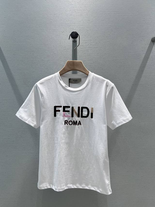 Fend*24Ss春夏新款 彩色拼色字母logo刺绣圆领短袖t恤丨独家高版出品！清爽又时髦的tee也太好看啦 恰到好处的拼色字母刺绣设计给t恤本身的简约增加了一