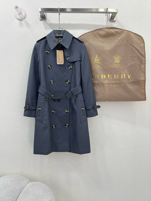 Burberry 巴宝莉 经典肯辛顿中长款风衣进口英国纺织棉 防渗水 嘎巴甸面料 质感立挺有型！现代解构主义利落修身剪裁，极简帅气的时髦高级感！Vintage格