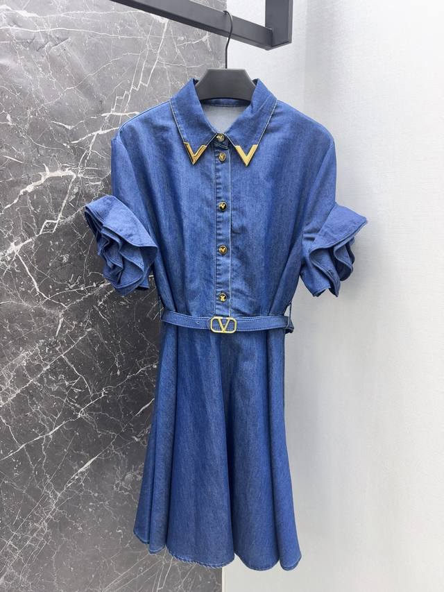 Vltn 24Ss 春夏新品复古时髦立体花苞短袖牛仔连衣裙 V字五金翻领点缀设计 收腰伞形裙摆剪裁版型百搭不挑人 进口天丝牛仔亲肤舒适 优雅知性少女风 本布包五