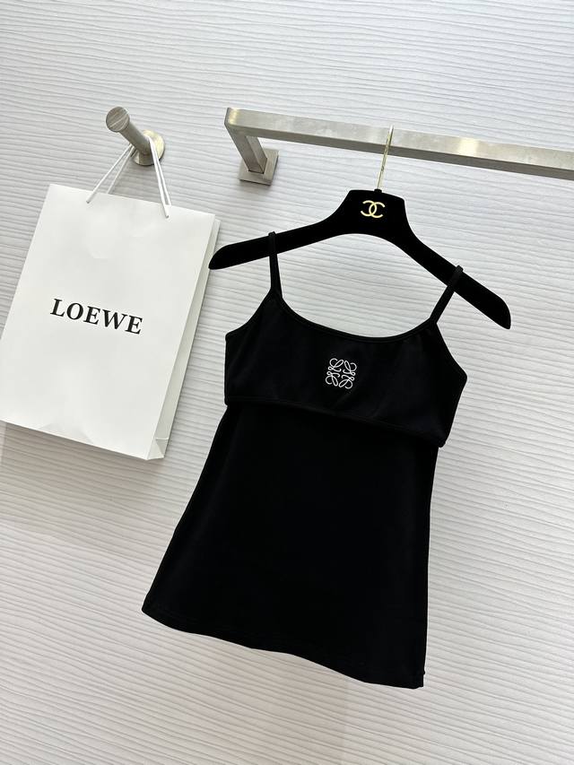 Loew2早秋新款 logo刺绣假两件吊带 辣妹必备 巨显身材呀 采用定制 高品质弹力面料 手感干爽 柔韧垂坠有筋骨感 丰富弹性穿起来舒适无束缚感 色系超级好搭