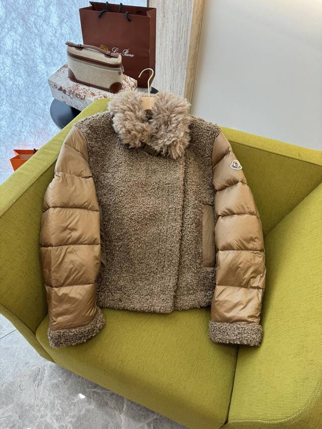 新款羽绒服 Moncler 羊羔绒羊毛领皮草拼接长袖 90% 白鹅绒 羽绒服 粉色 咖色 白色 0-1-2-3码