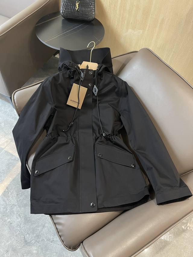 新款风衣 Burberry 原*品质 配防尘袋包装 带帽 收腰抽绳短款风衣外套 卡其色 黑色 SMLXL