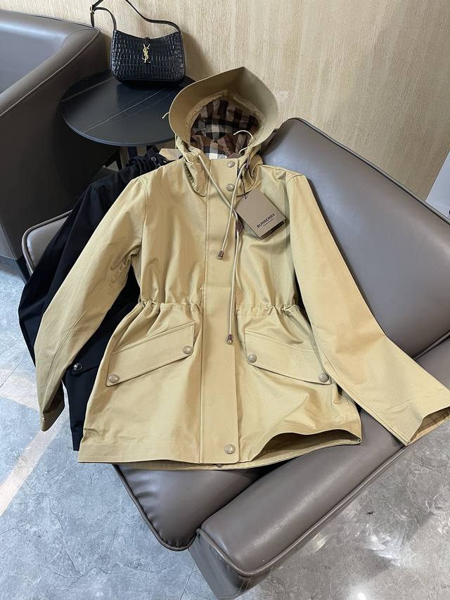 新款风衣 Burberry 原*品质 配防尘袋包装 带帽 收腰抽绳短款风衣外套 卡其色 黑色 SMLXL - 点击图像关闭