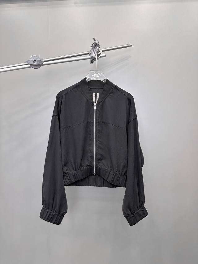 Rickowens｜新款开衫，天丝面料手感柔软，垂顺感超棒，棒球版型显瘦百搭，短款小个子友好，尺码Sml ［丝质：水温不宜超过40℃，洗涤时勿猛搓，洗后勿暴晒和