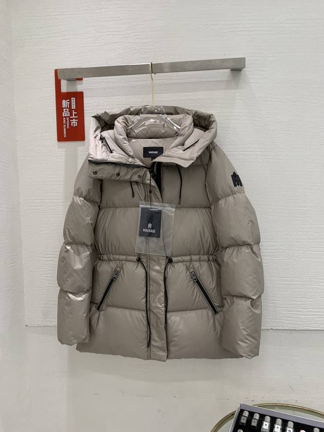 香槟色实拍# 新品 MACKGE迈凯奇 新款箔纸效果面料修身羽绒服 独家首发 尺码：s m L XL 颜色：黑色 太空灰 琥珀色 香槟色