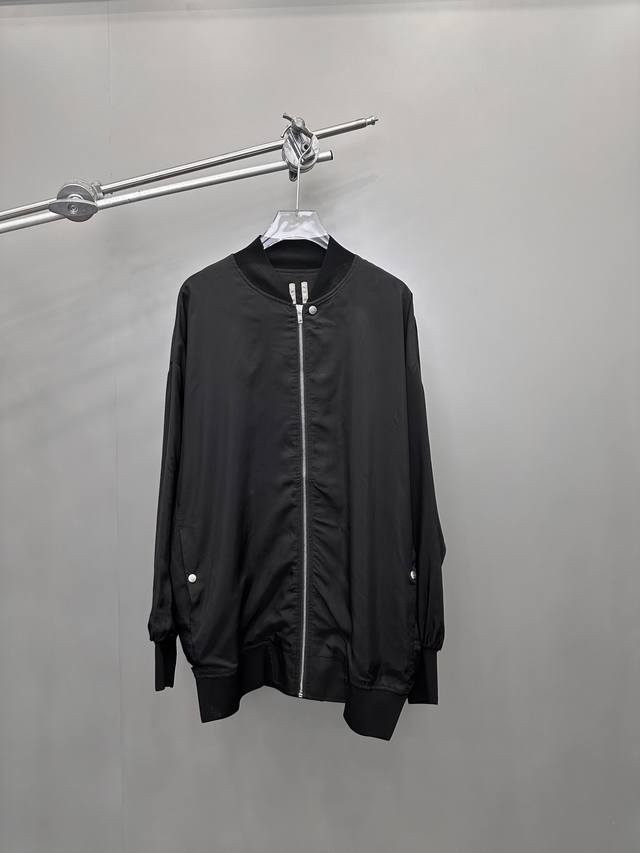 Rickowens｜新款开衫，天丝面料手感柔软，垂顺感超棒，棒球版型显瘦百搭，螺纹拼接运动休闲感十足，尺码Sml ［丝质：水温不宜超过40℃，洗涤时勿猛搓，洗后