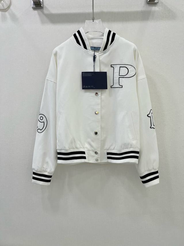 Prad*24早秋 PD刺绣棒球服！新品上架 休闲棒球服外套 定制YB进口亚麻棉材质 质感光泽显贵 完美还原 纯色搭配背后皮革三角标皮革三角标识 高级又简约 胸