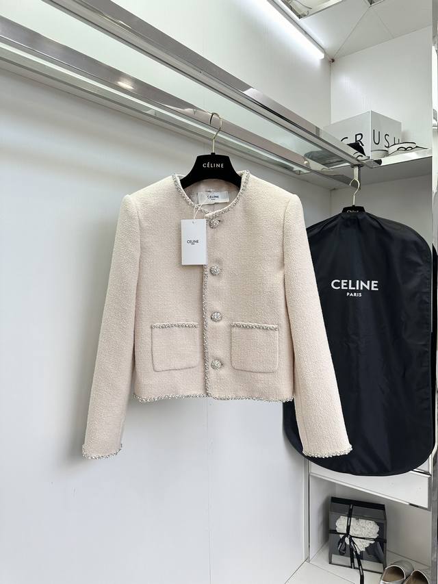 C*LINE Celine 早秋新款法式圆领排扣小外套重工的水钻镶边设计高级感满满上身就是千金大小姐即视感很显富贵感搭配牛仔裤可酷帅搭配半裙又可变减龄甜美版型显