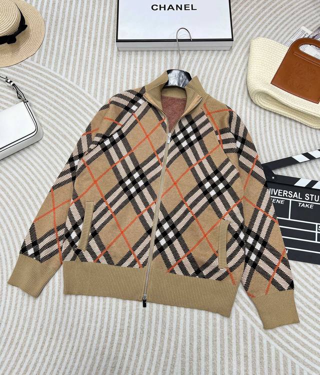 Burberry 博柏利 巴宝莉2024Fw 新款经典针织条纹双拉链开衫！定染纱线 零色差 摸起来滑滑软软非常舒服 不扎肉 所有条纹都是对格的手臂连拼接处也是