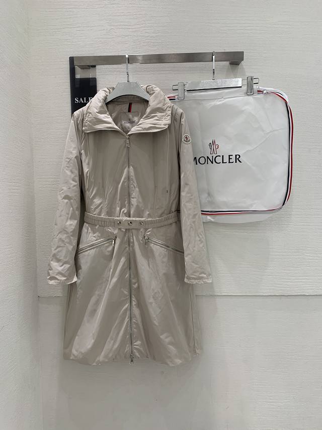 Moncler蒙口新款 Hermanville派克大衣羽绒服，隐藏帽子，内胆可拆卸，一年春，秋，冬三季均可穿着，配个松紧腰带，修身效果特别棒，纯90绒，代购11