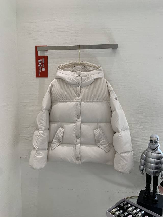 新品 Moncler新款女士拼接短款羽绒服 款号：Jaseur 尺码：012 现货发售 实物挂拍