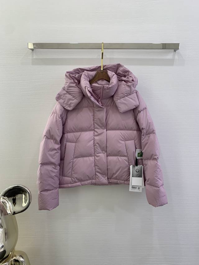 Lululemon四格羽绒服 尺码：4-6-8 颜色：棕色 白色 绿色 黑色 粉色 Softmattetm面料可挡风，不易被水沾湿600蓬松度鹅绒填充，轻盈温暖