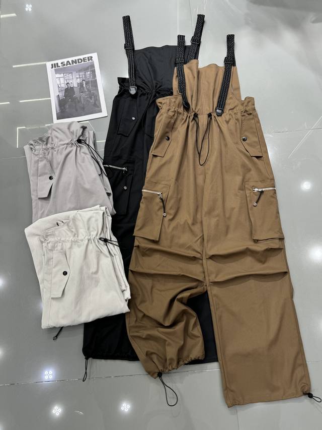 Acne Studio* 新款大口袋抽绳收腰背带阔腿裤 裤脚都调节两穿宽松版型胖瘦都可穿哦 搭配简单t恤 效果决绝子 时尚潮流酷酷look 性价比超高 色 Sm